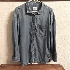 American Eagle lightweight button down shirt shirt